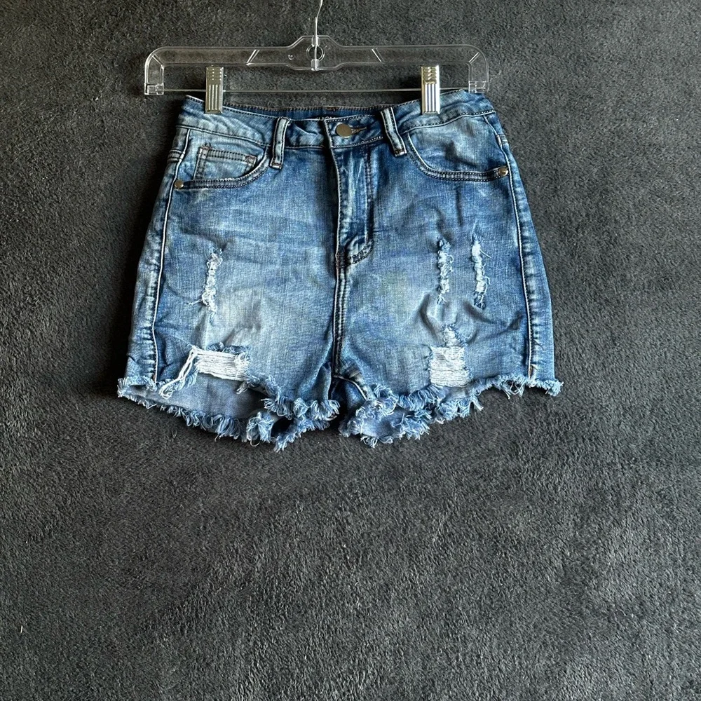 FASHION NOVA WOMAS DISTRESSED DENIM SHORTS SZ MEDIUM 28 - Picture 11 of 15